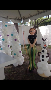 Anna and Olaf balloon decorations